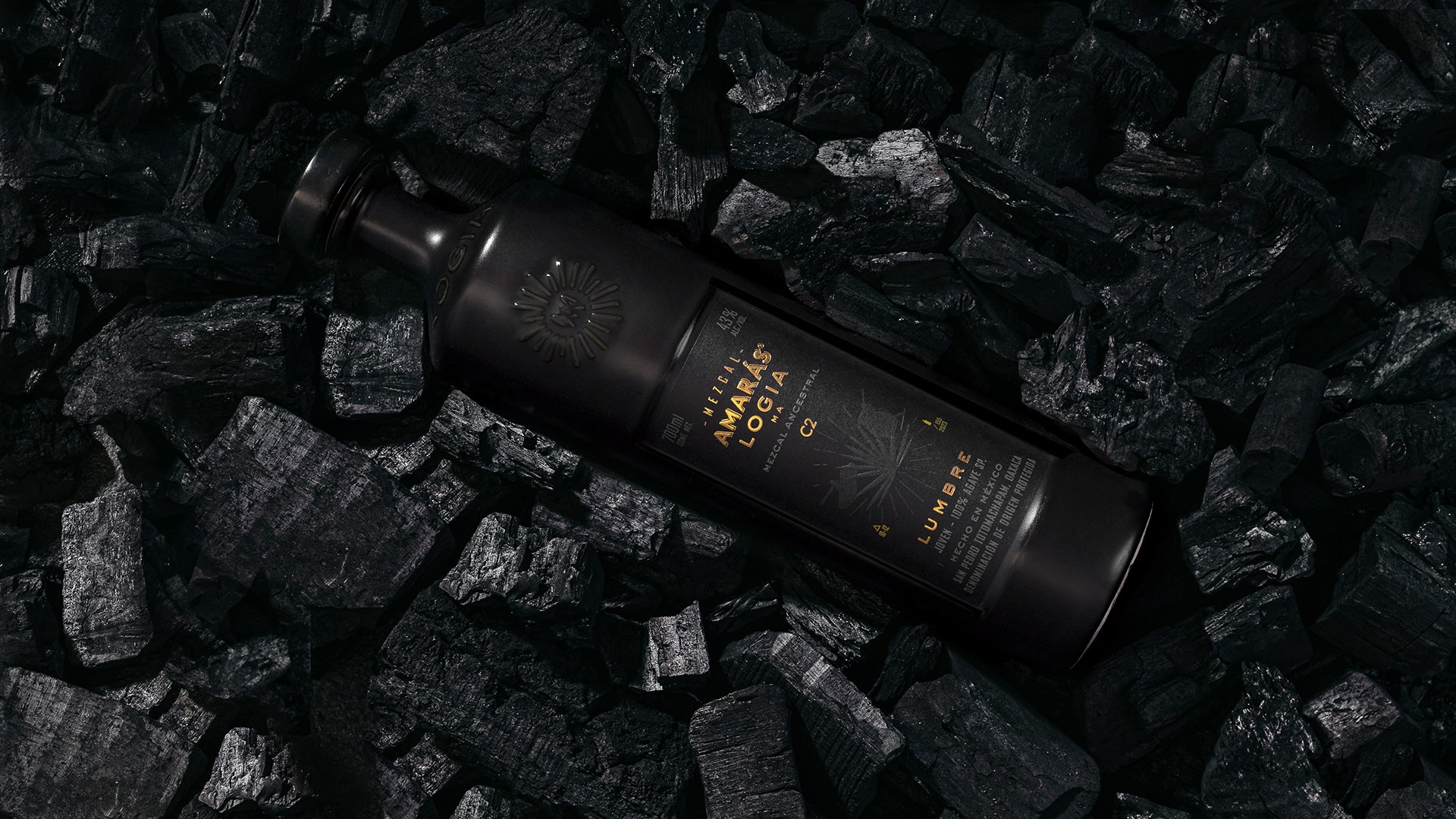 Mezcal Amarás Logia Lumbre: El nuevo coleccionable que enamorará a los amantes del mezcal